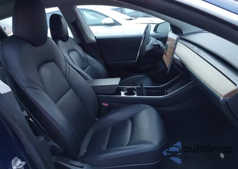 2019 Tesla Model 3 Long Range/Mid Range/Standard Range/Standard Range Plus z USA, uszkodzony, nr VIN 5YJ3E1EA3KF309178